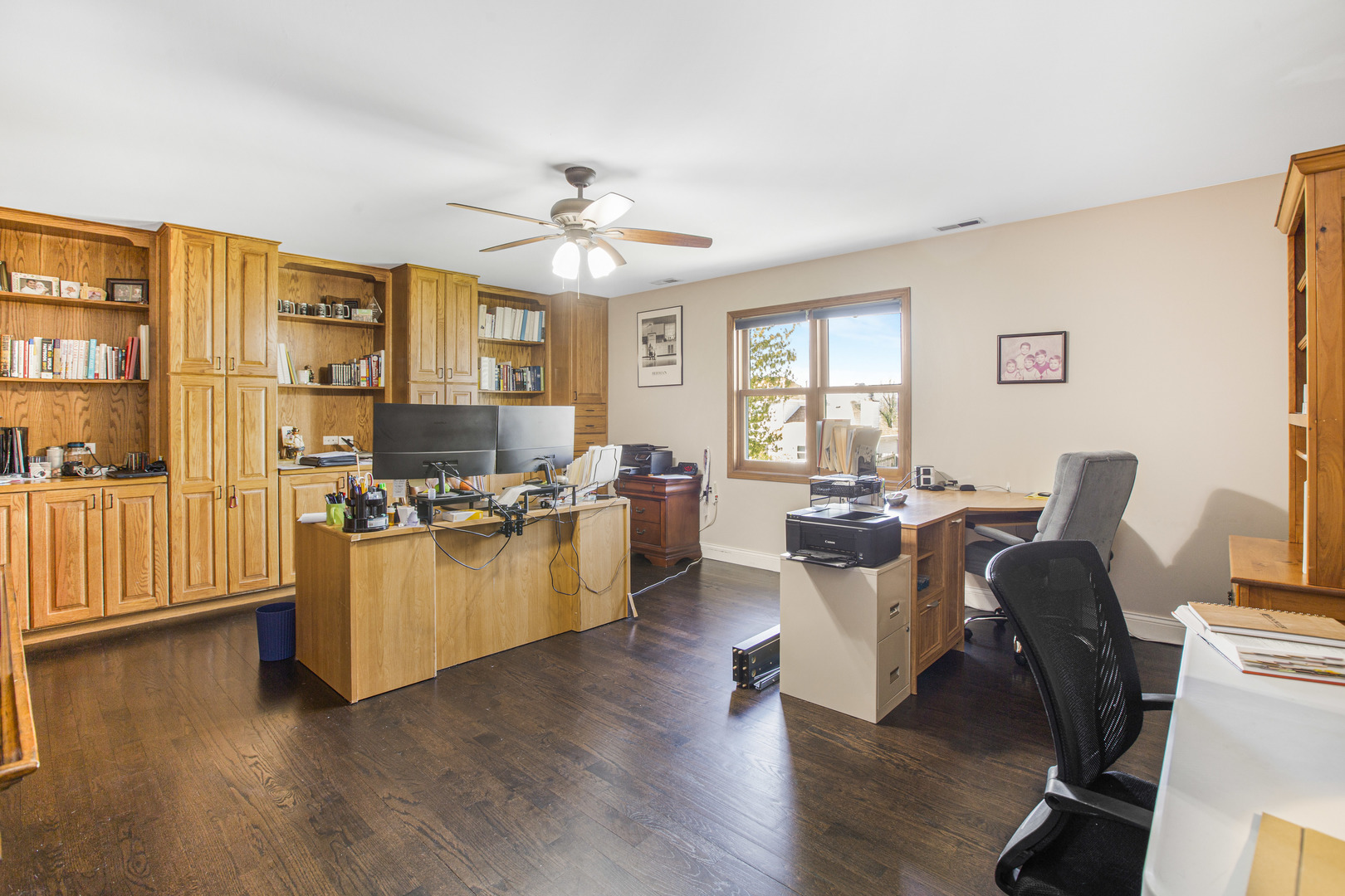 1300 Pembrook Circle, Roselle, IL 60172