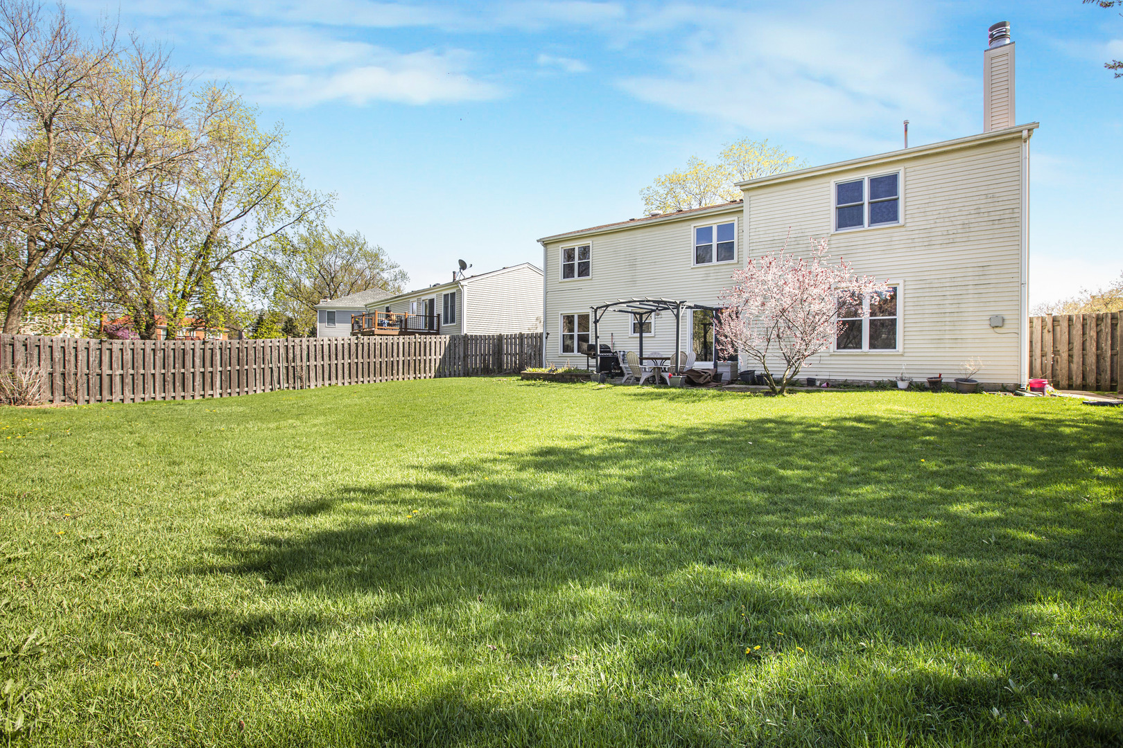 1300 Pembrook Circle, Roselle, IL 60172