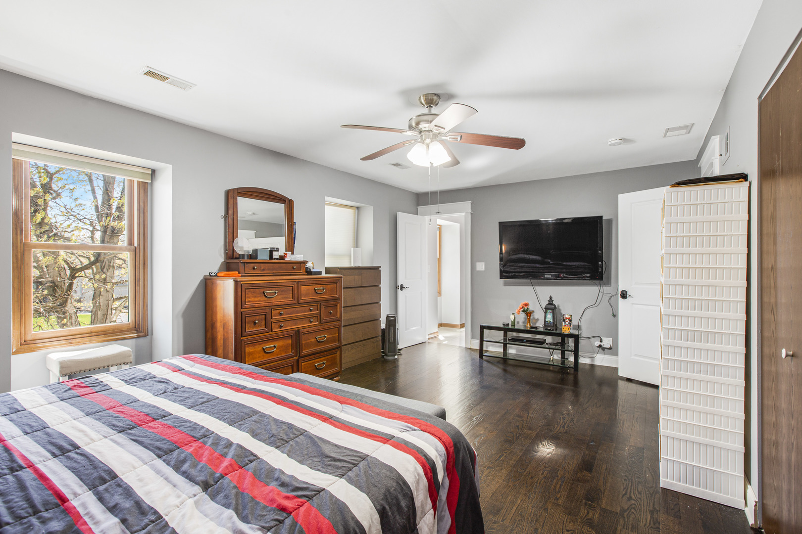 1300 Pembrook Circle, Roselle, IL 60172