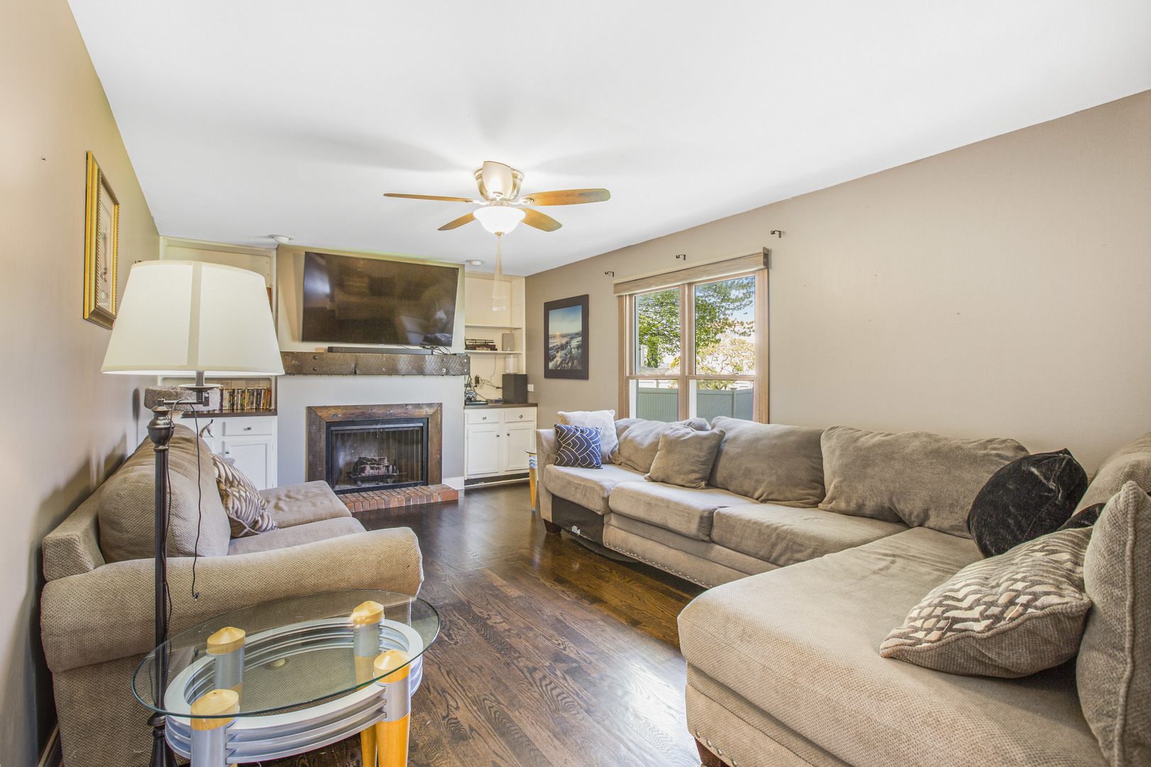 1300 Pembrook Circle, Roselle, IL 60172