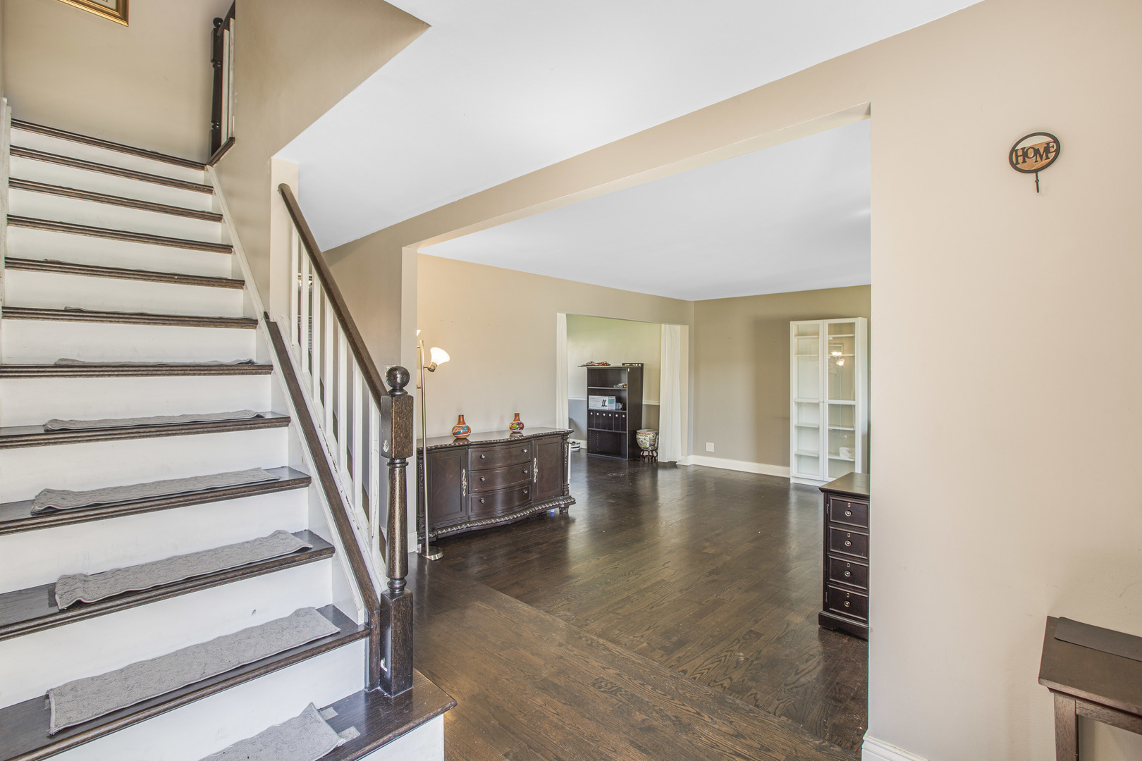 1300 Pembrook Circle, Roselle, IL 60172