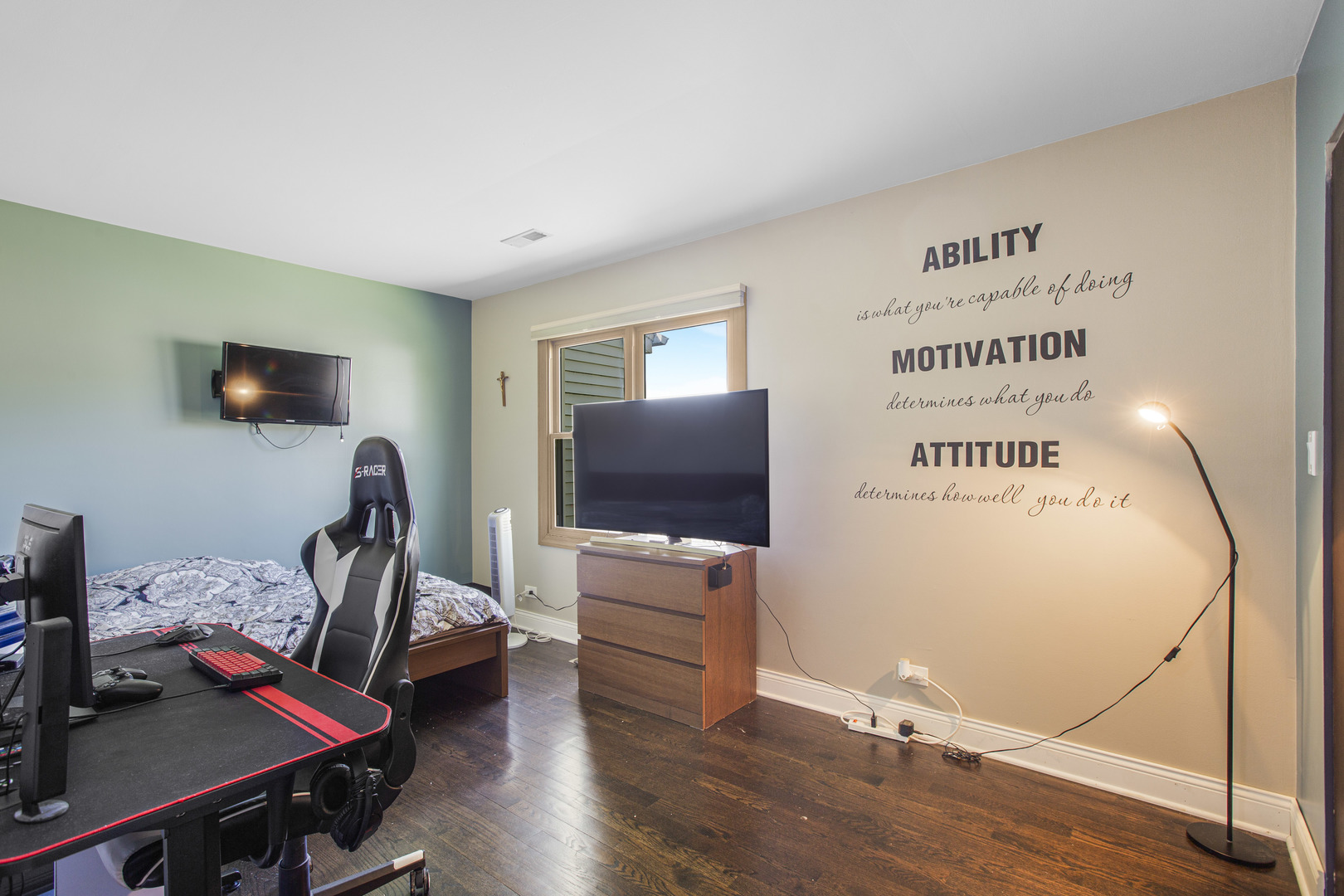 1300 Pembrook Circle, Roselle, IL 60172