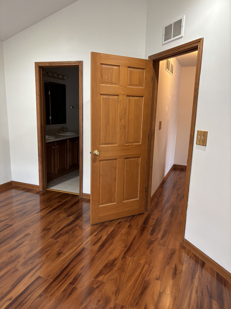 2598 Hillsboro Boulevard, Aurora, IL 60503