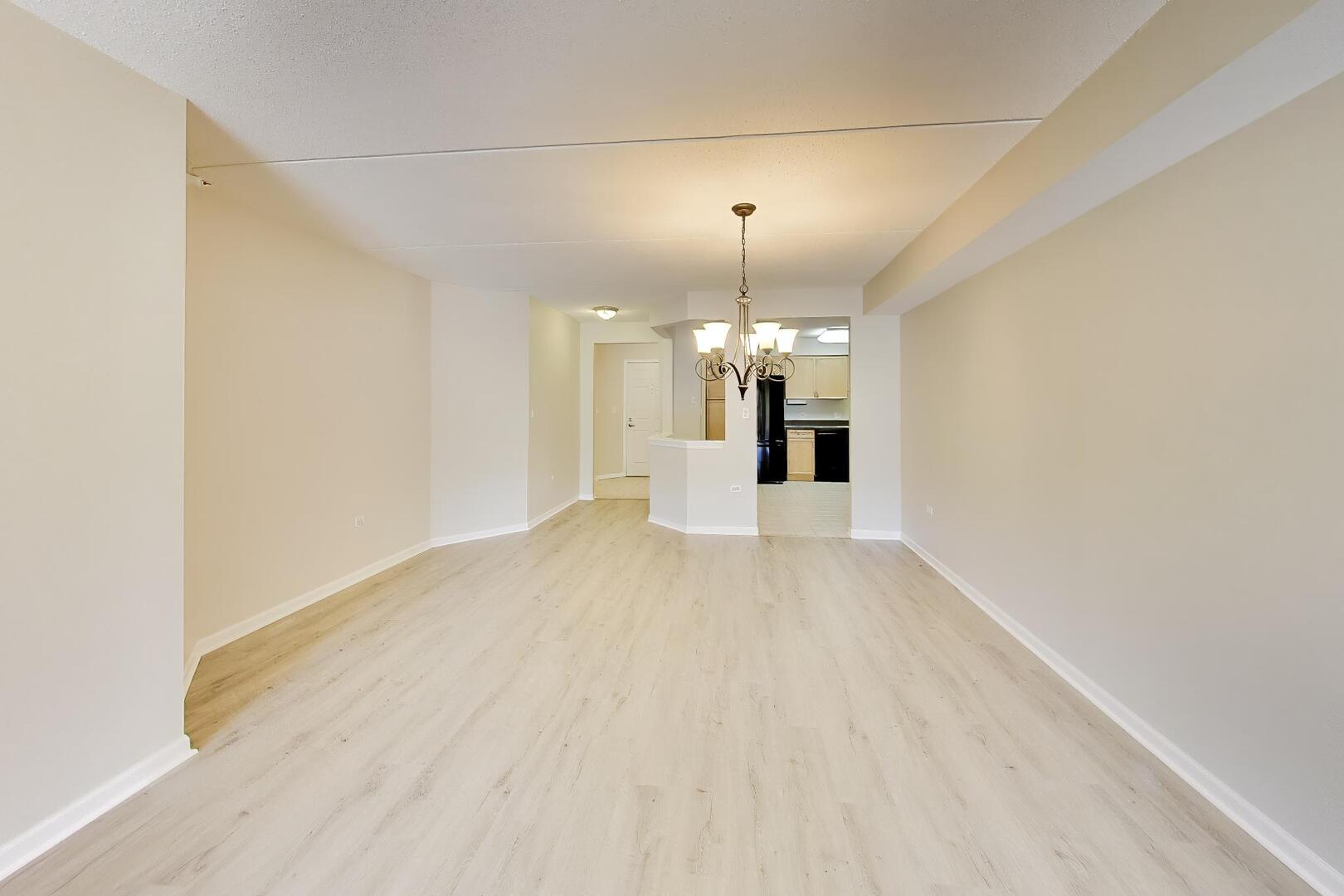 390 S Western Avenue #201, Des Plaines, IL 60016