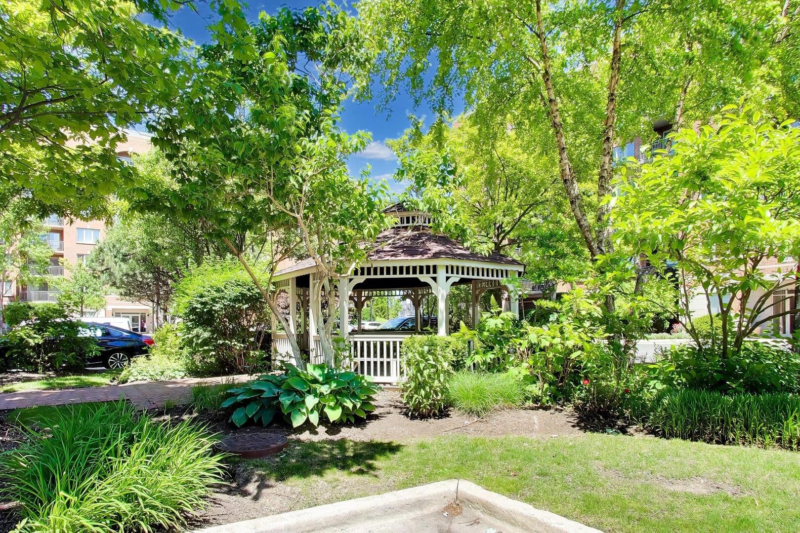 390 S Western Avenue #201, Des Plaines, IL 60016