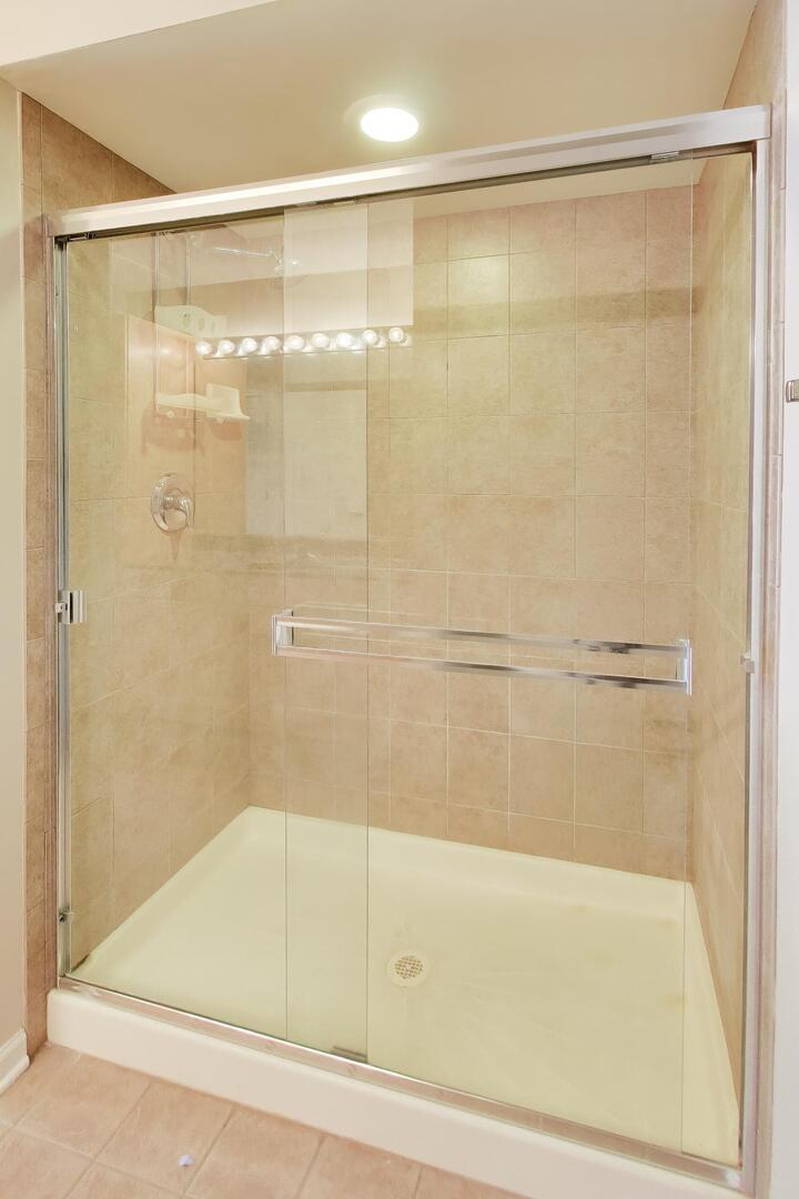 390 S Western Avenue #201, Des Plaines, IL 60016
