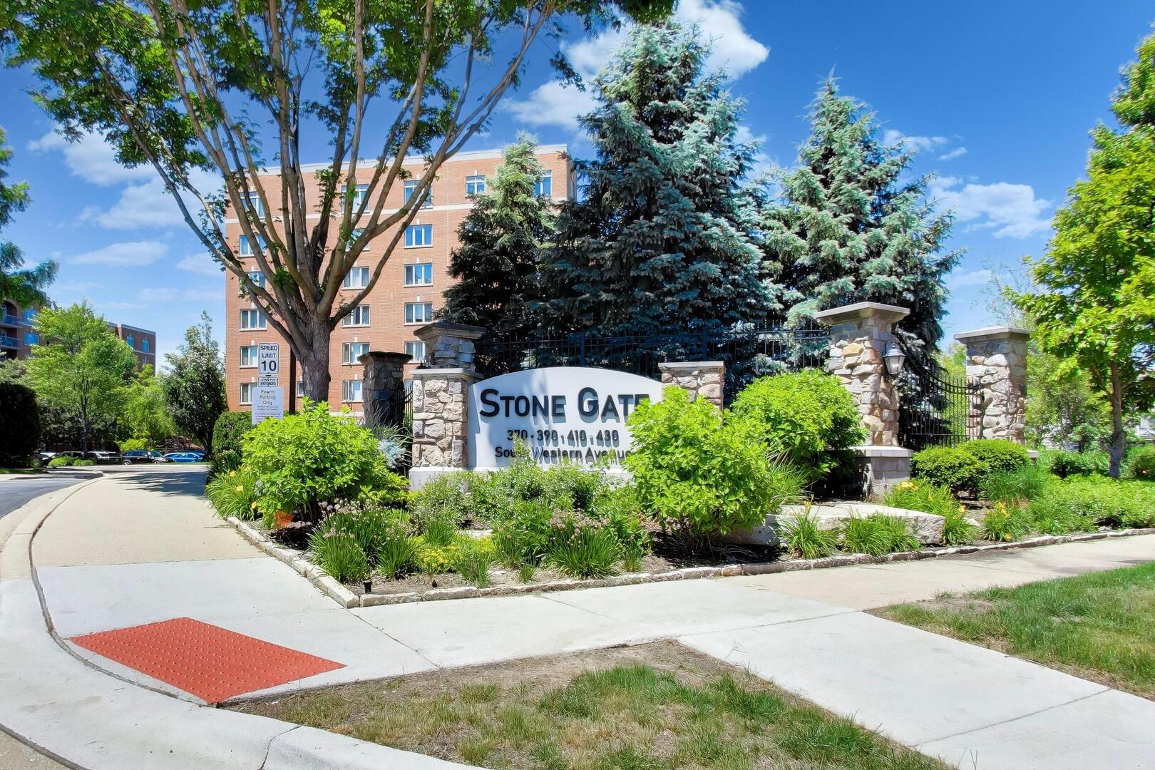 390 S Western Avenue #201, Des Plaines, IL 60016
