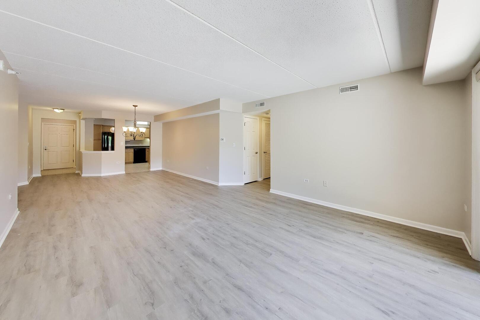 390 S Western Avenue #201, Des Plaines, IL 60016
