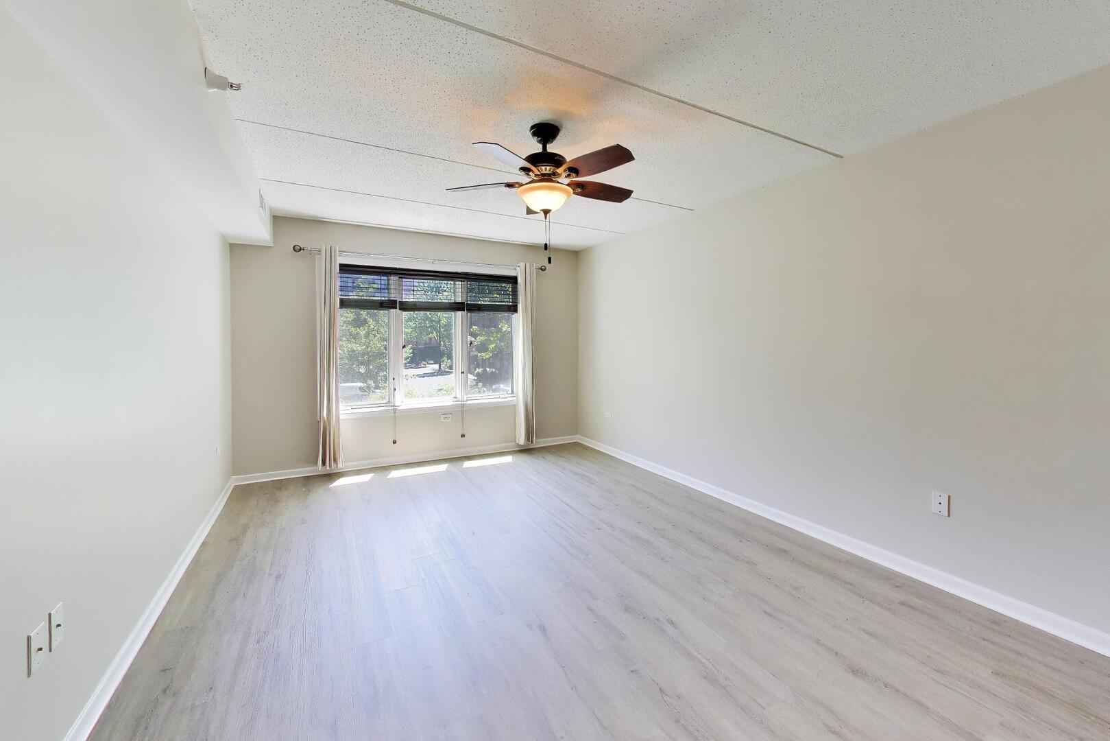 390 S Western Avenue #201, Des Plaines, IL 60016