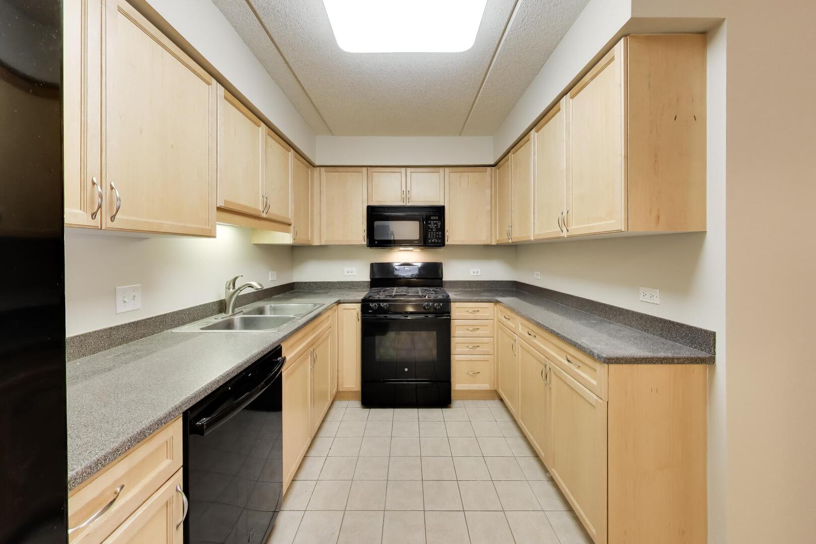 390 S Western Avenue #201, Des Plaines, IL 60016