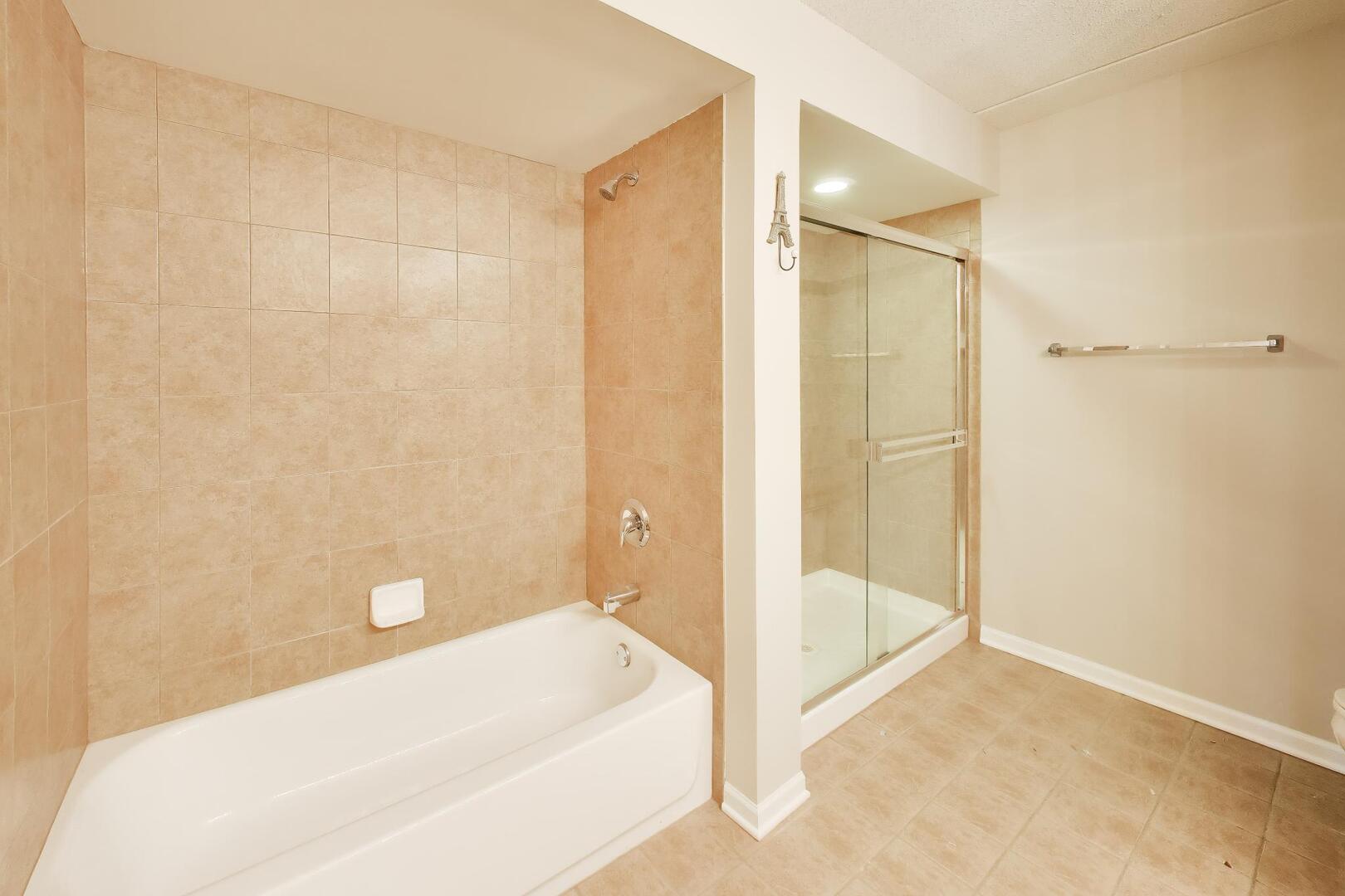 390 S Western Avenue #201, Des Plaines, IL 60016