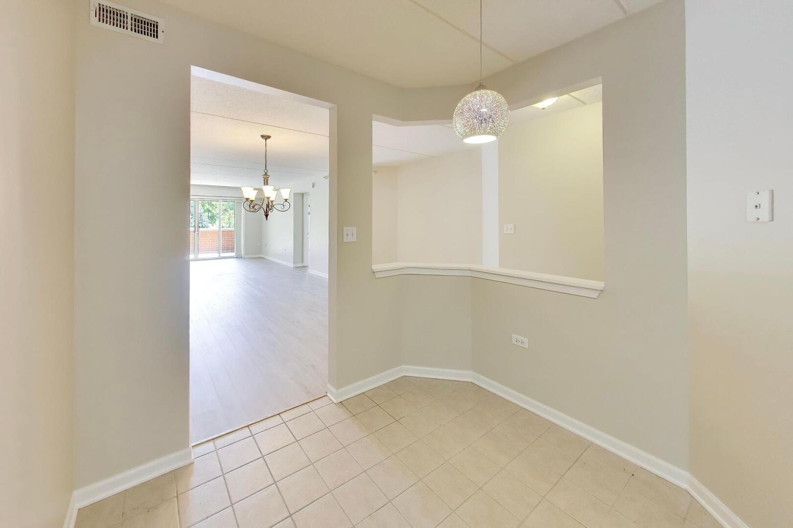 390 S Western Avenue #201, Des Plaines, IL 60016