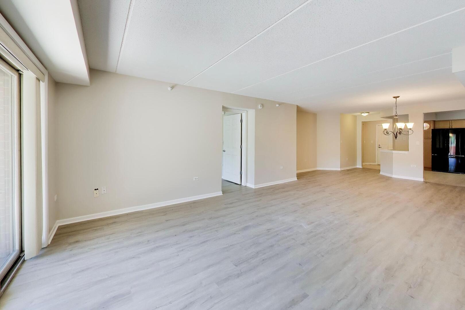 390 S Western Avenue #201, Des Plaines, IL 60016