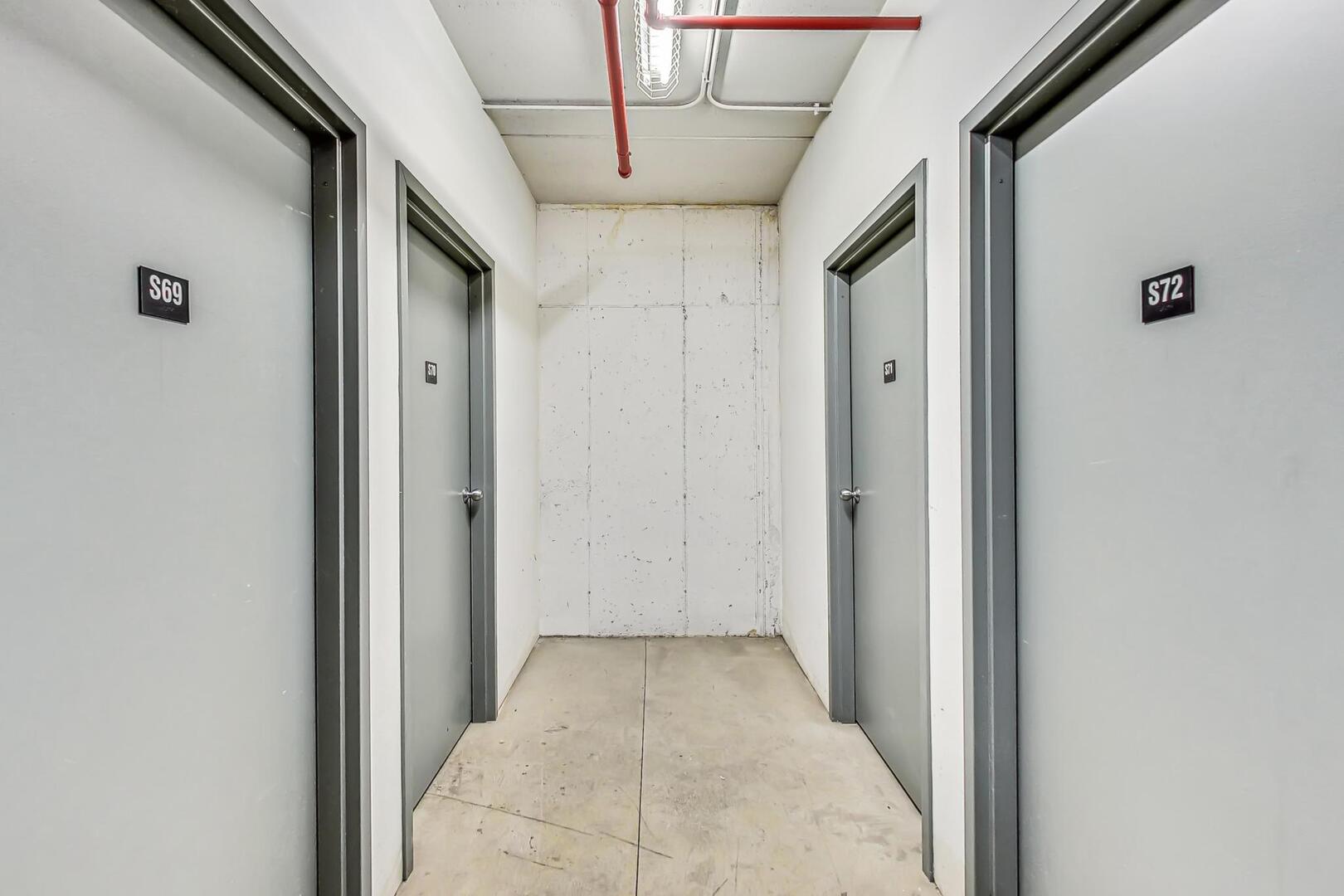 390 S Western Avenue #201, Des Plaines, IL 60016
