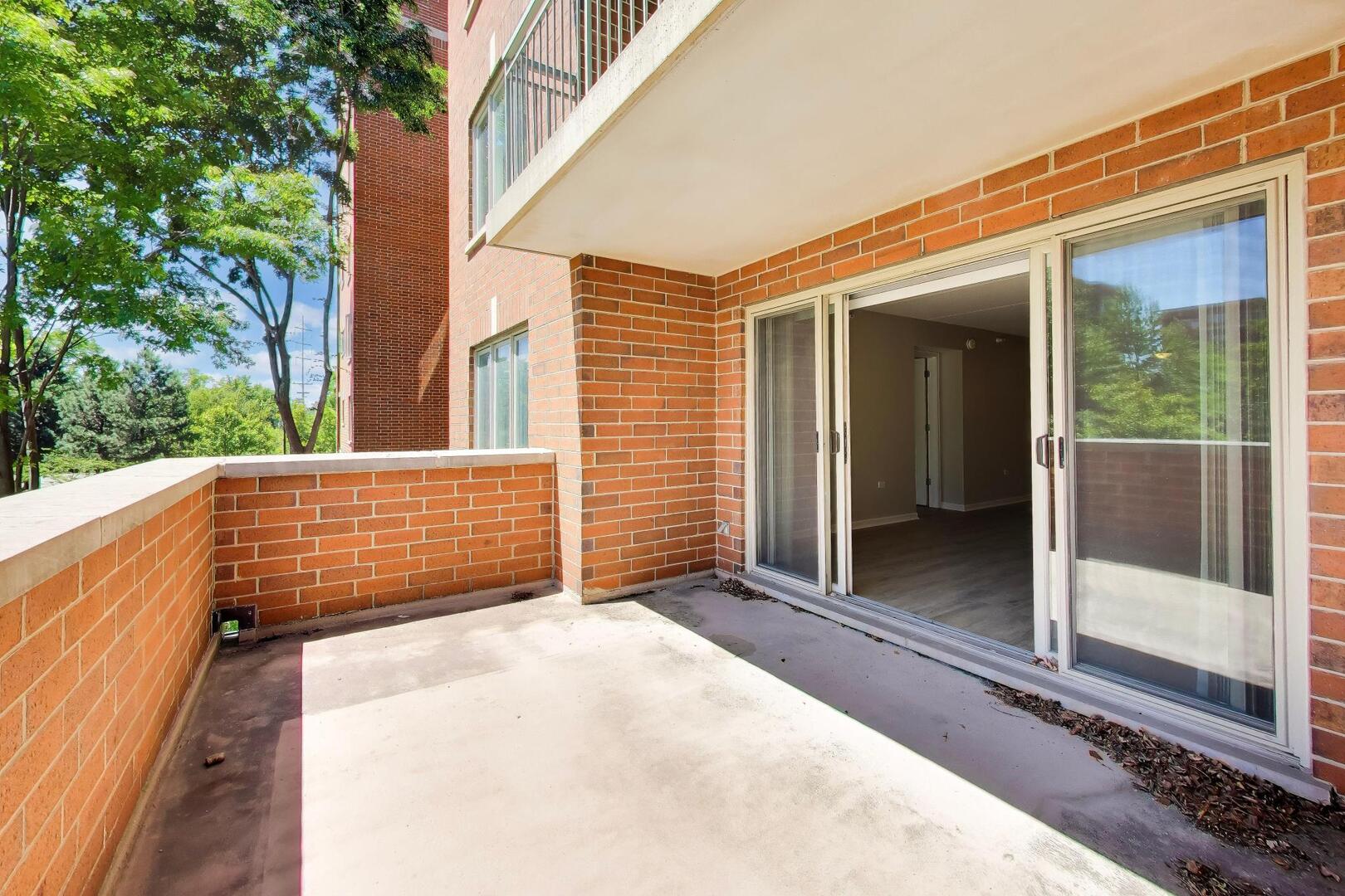 390 S Western Avenue #201, Des Plaines, IL 60016