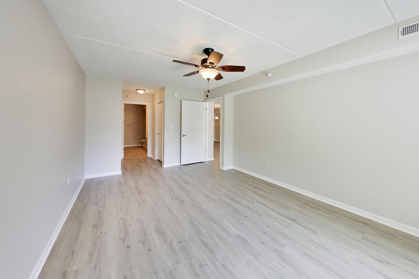 390 S Western Avenue #201, Des Plaines, IL 60016
