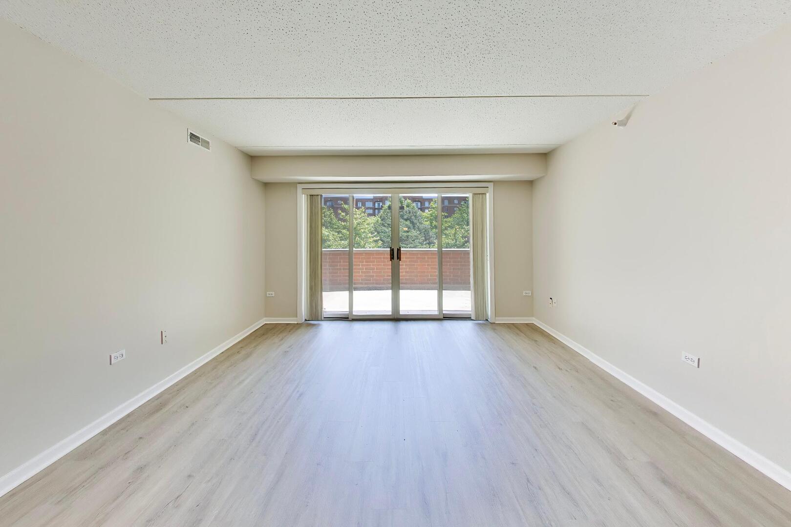 390 S Western Avenue #201, Des Plaines, IL 60016
