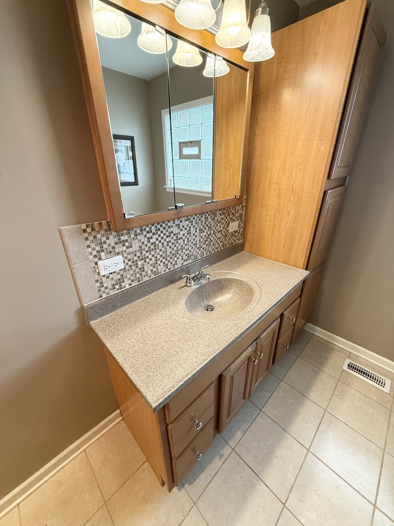 15218 Central Avenue, Oak Forest, IL 60452