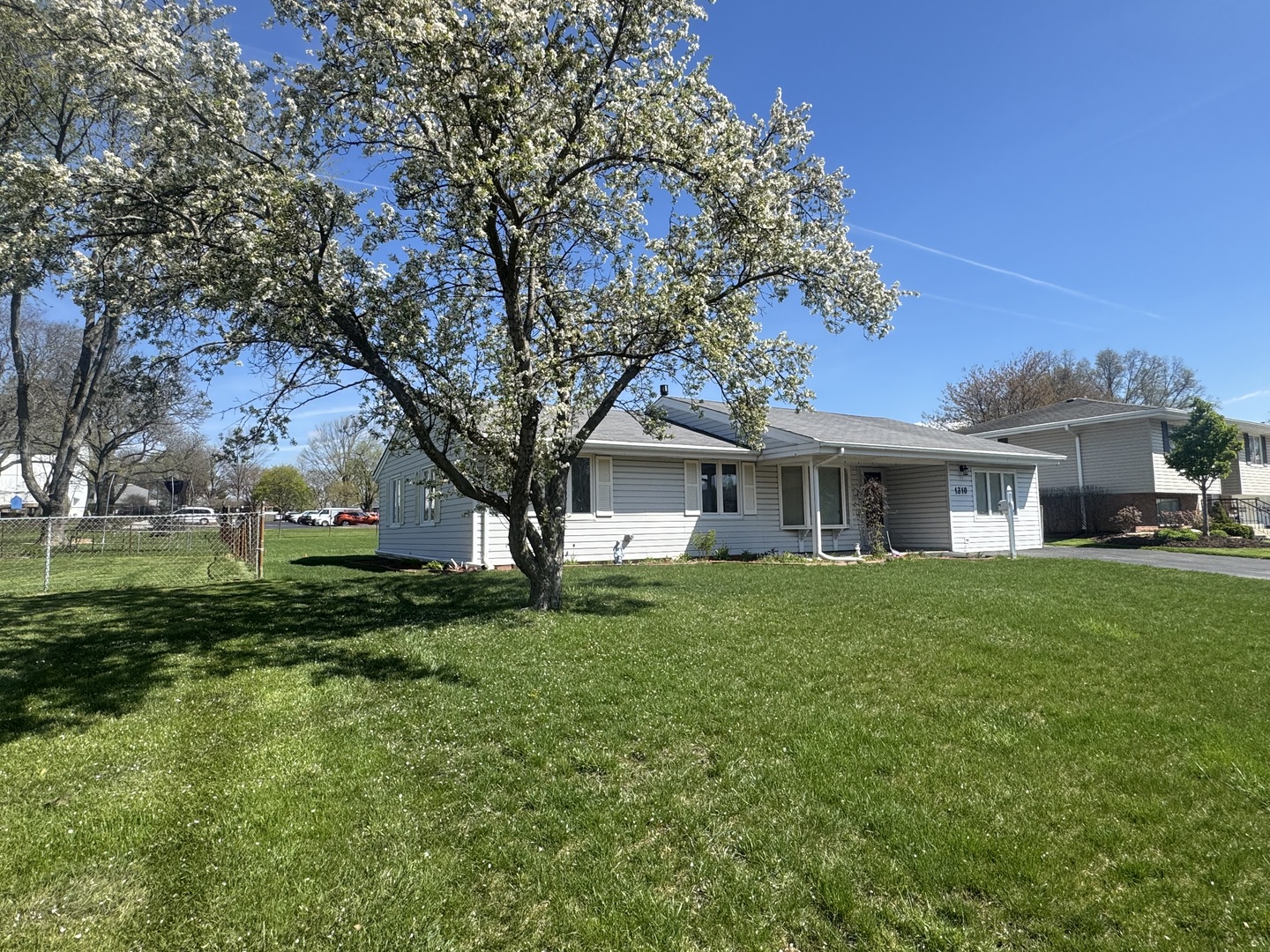 1310 Somerset Lane, Schaumburg, IL 60193