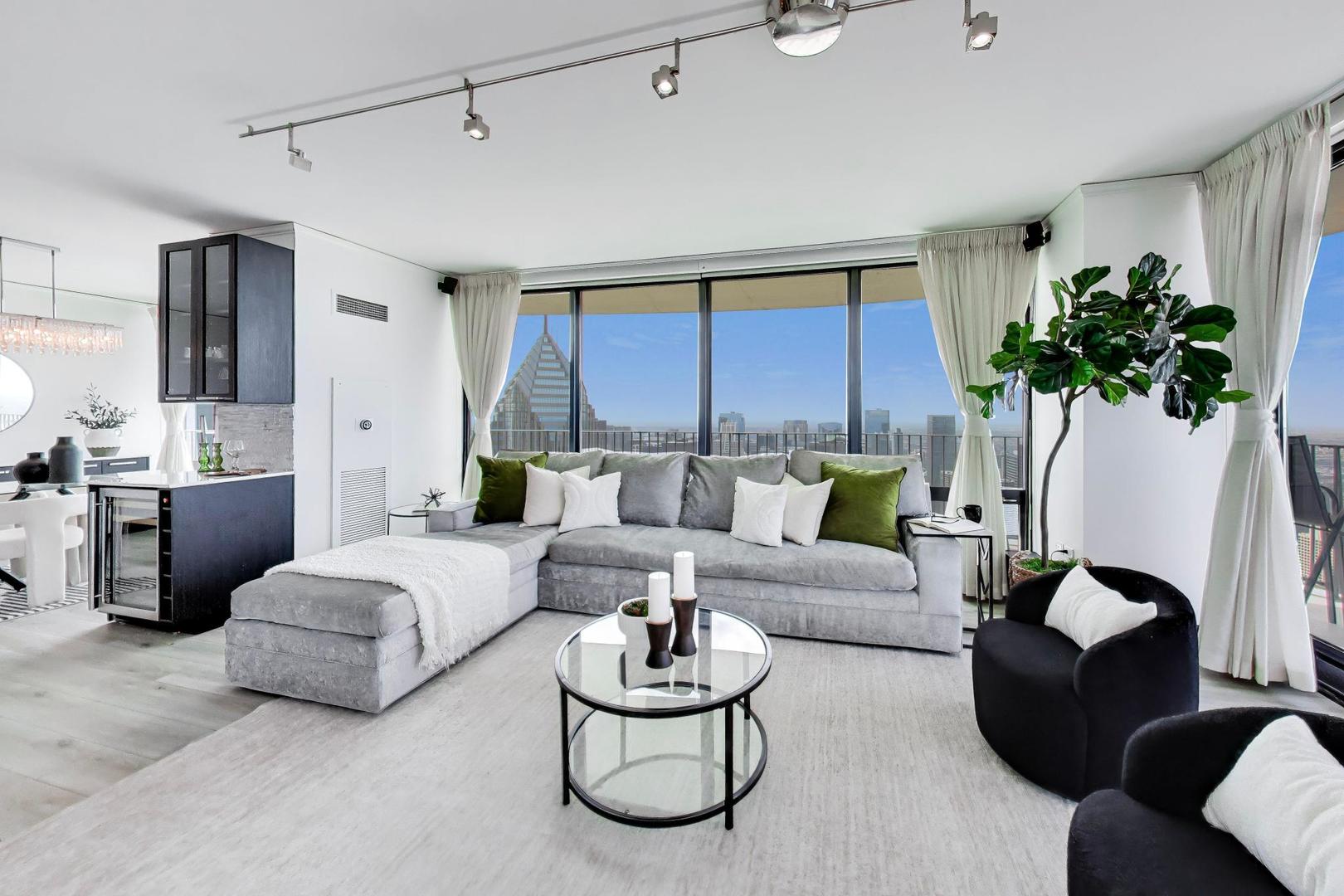 225 N Columbus Drive #7702, Chicago, IL 60601