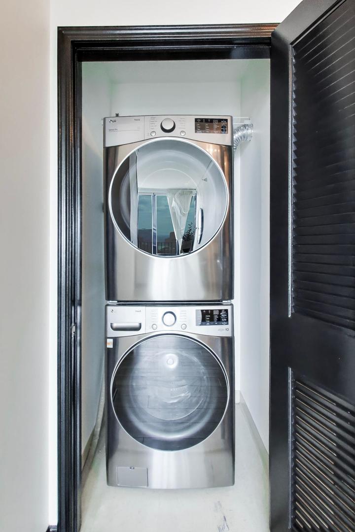 225 N Columbus Drive #7702, Chicago, IL 60601