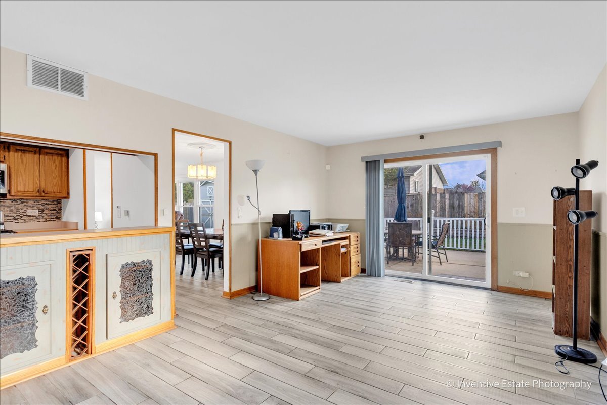 111 Brookside Drive, Glendale Heights, IL 60139