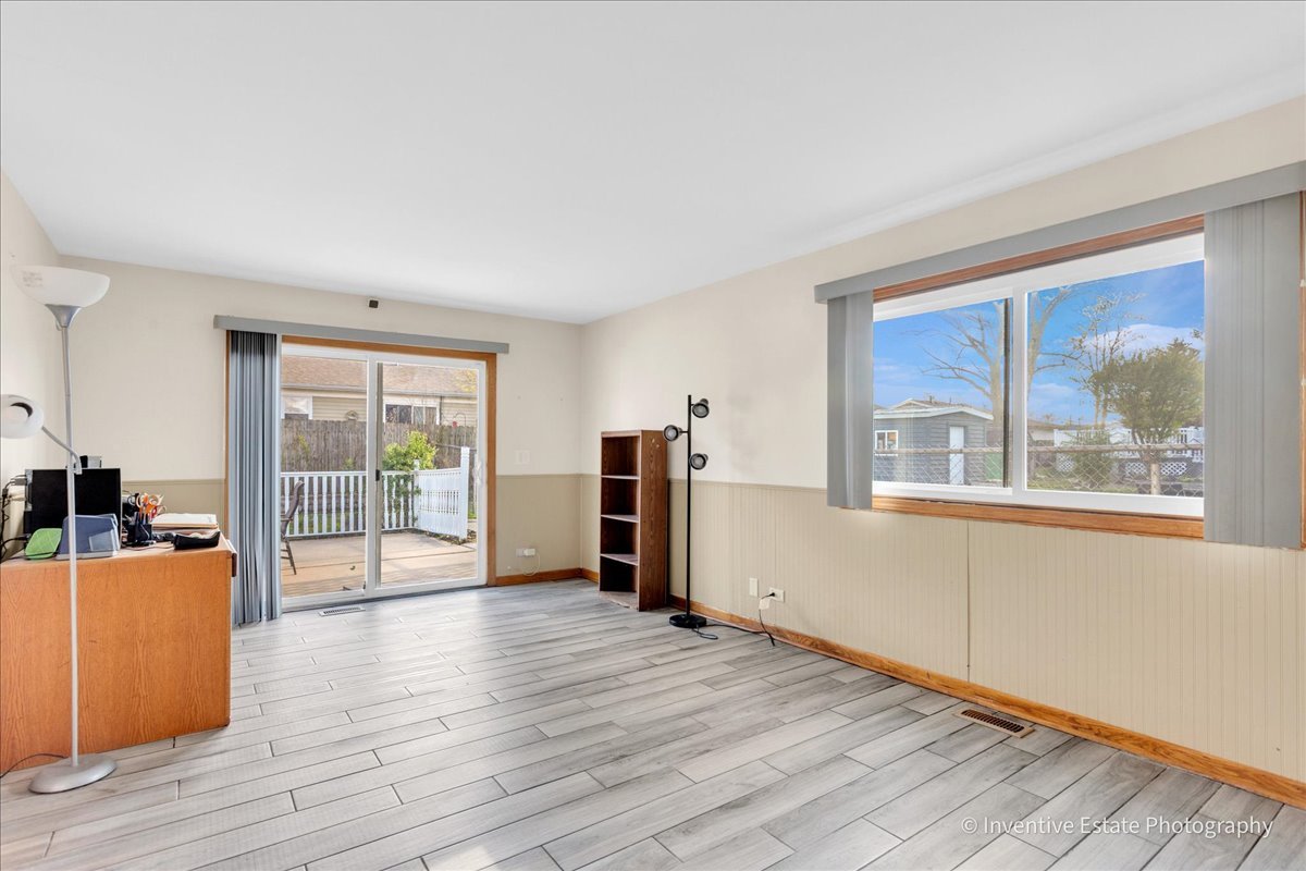 111 Brookside Drive, Glendale Heights, IL 60139