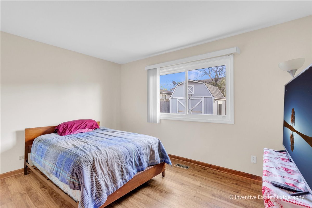 111 Brookside Drive, Glendale Heights, IL 60139