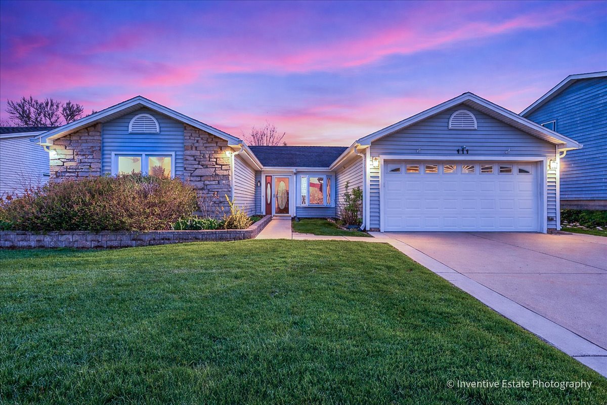 111 Brookside Drive, Glendale Heights, IL 60139