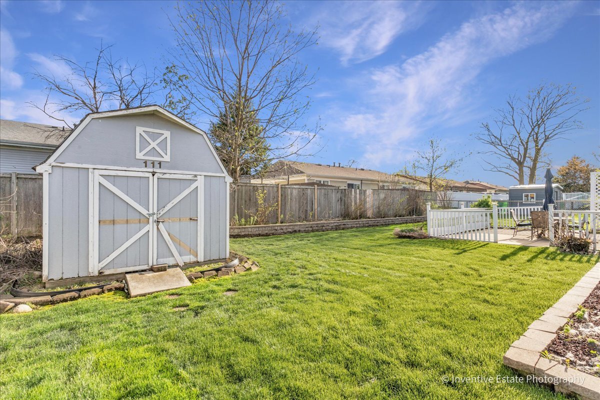 111 Brookside Drive, Glendale Heights, IL 60139