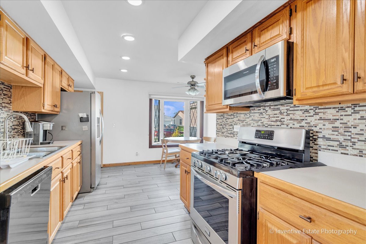 111 Brookside Drive, Glendale Heights, IL 60139