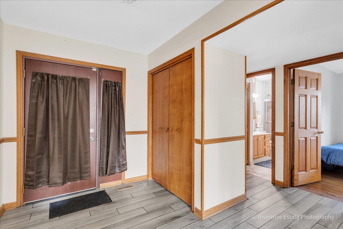 111 Brookside Drive, Glendale Heights, IL 60139