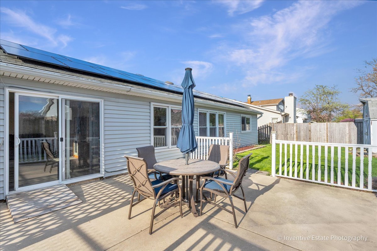 111 Brookside Drive, Glendale Heights, IL 60139