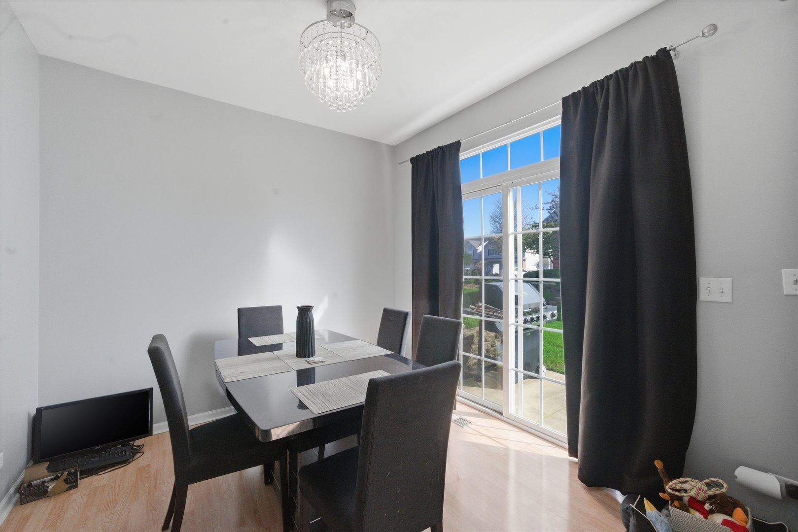 573 N Fox Trail, Round Lake, IL 60073