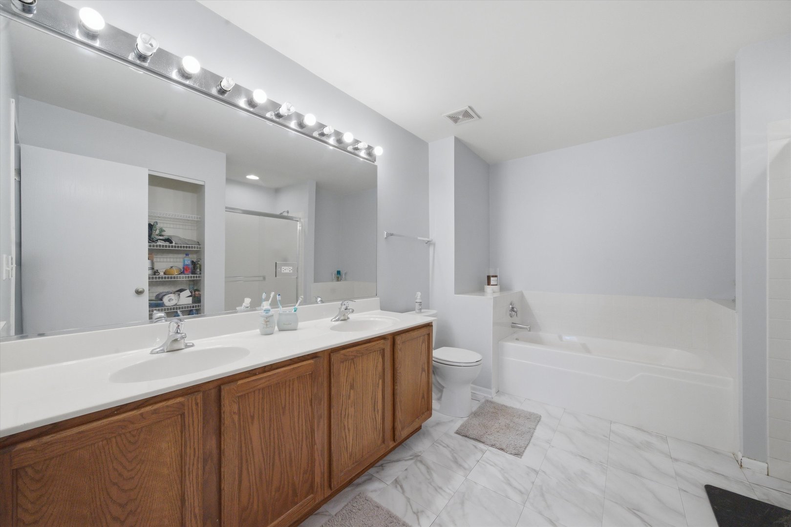 573 N Fox Trail, Round Lake, IL 60073