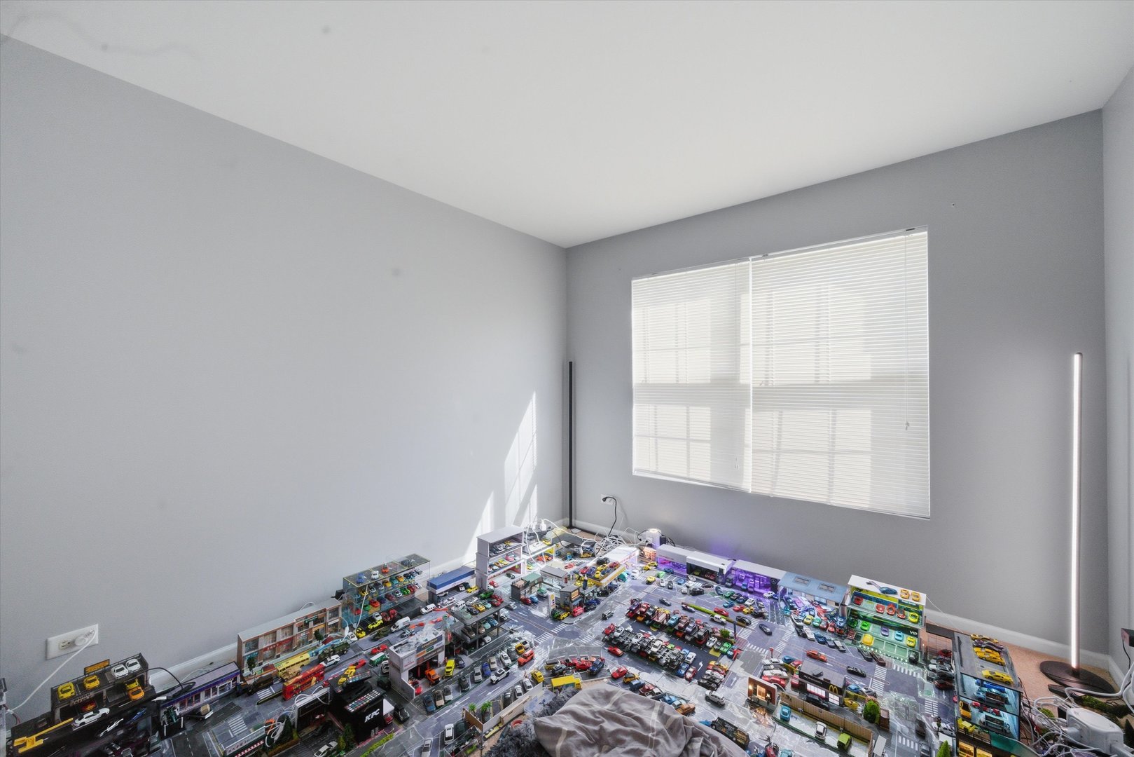 573 N Fox Trail, Round Lake, IL 60073