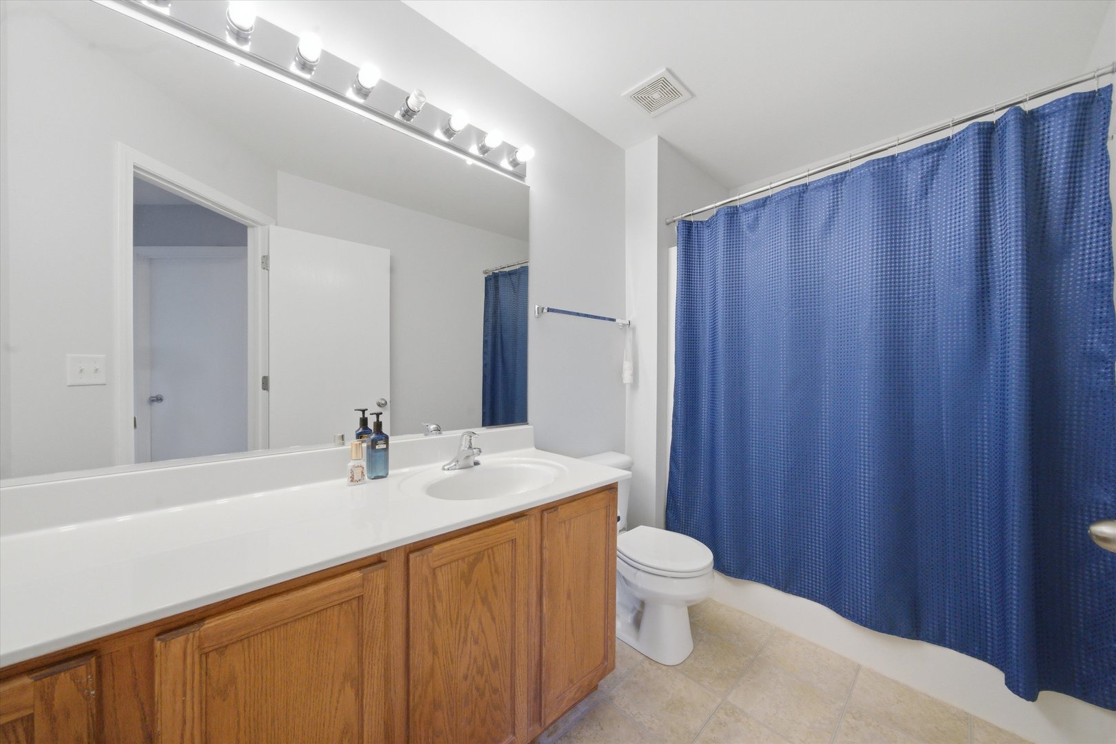 573 N Fox Trail, Round Lake, IL 60073