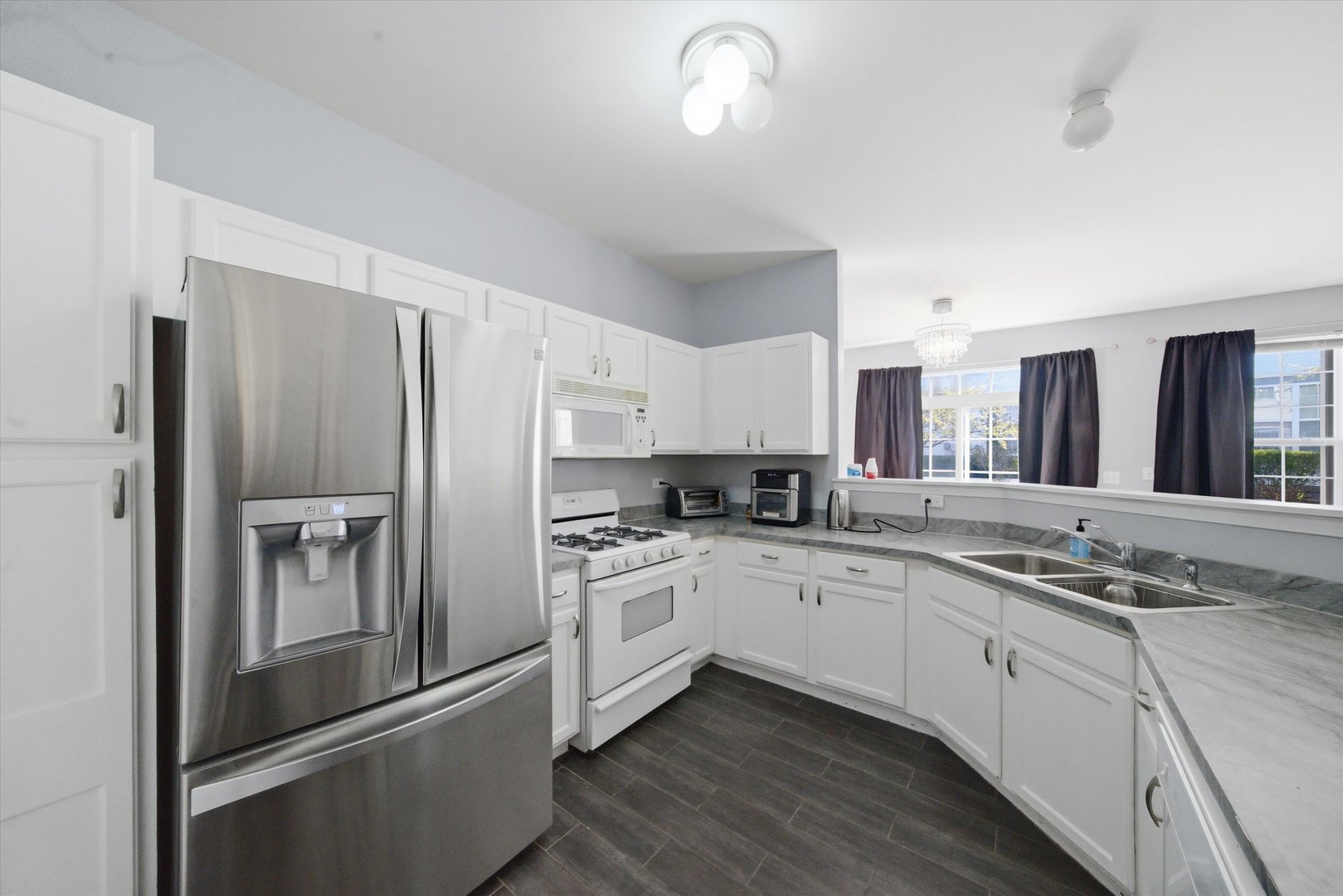 573 N Fox Trail, Round Lake, IL 60073