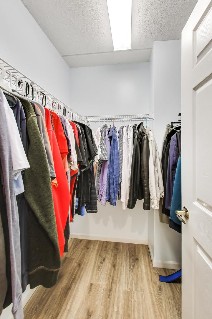 351 Town Place Circle #402, Buffalo Grove, IL 60089