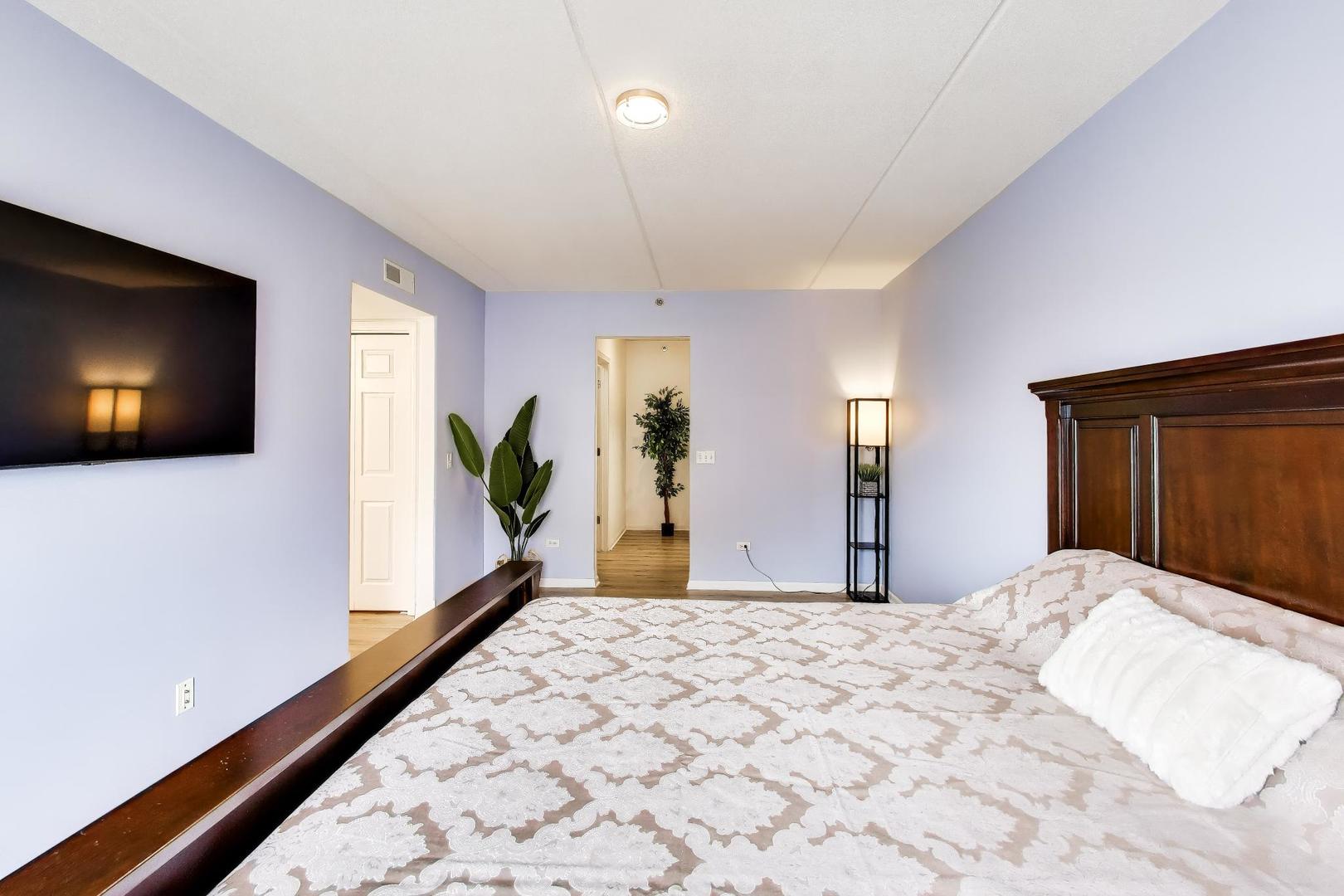 351 Town Place Circle #402, Buffalo Grove, IL 60089