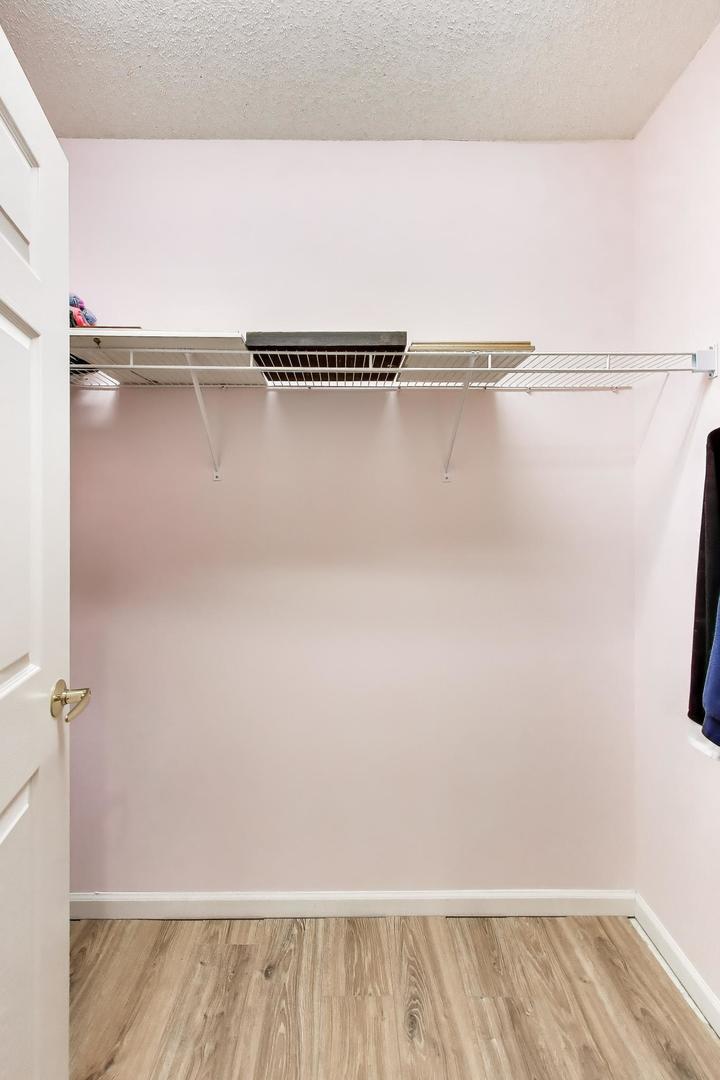 351 Town Place Circle #402, Buffalo Grove, IL 60089