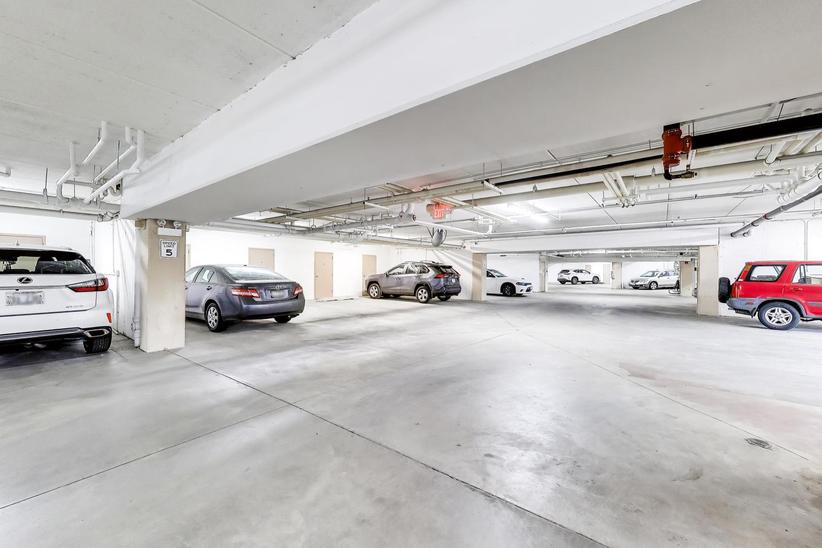 351 Town Place Circle #402, Buffalo Grove, IL 60089