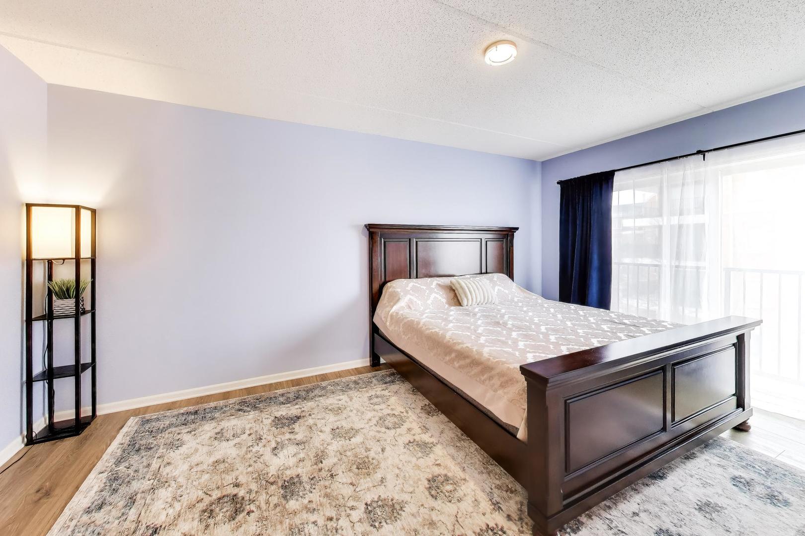 351 Town Place Circle #402, Buffalo Grove, IL 60089