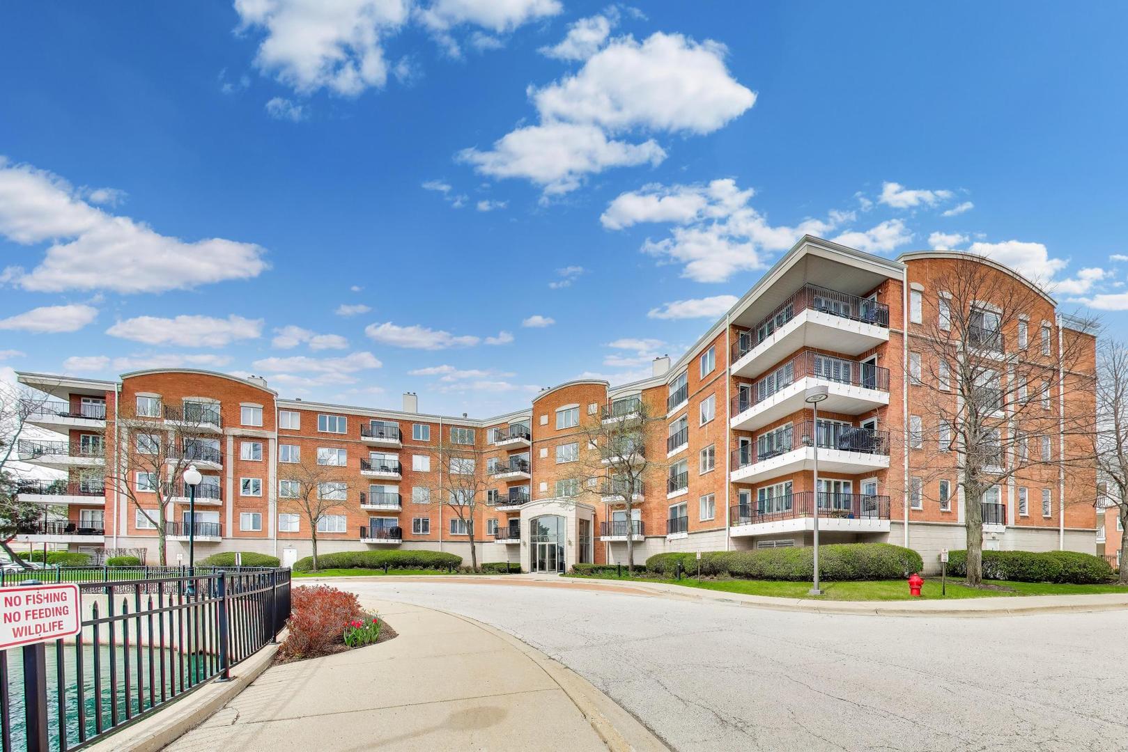 351 Town Place Circle #402, Buffalo Grove, IL 60089