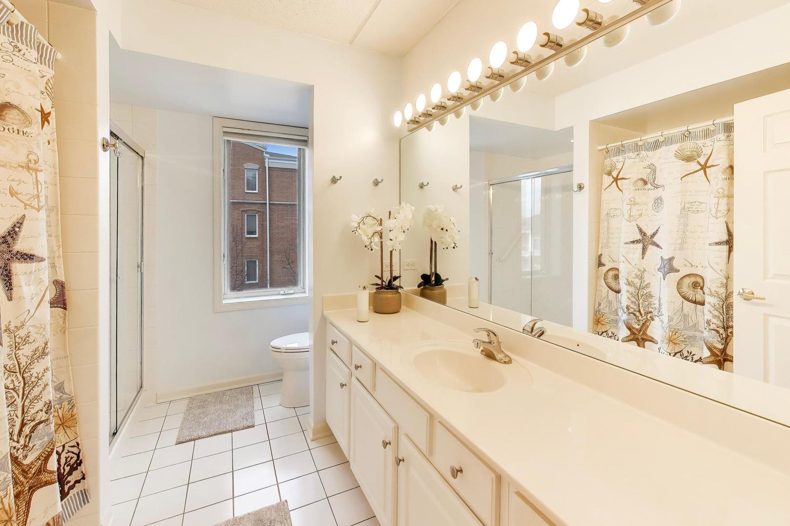 351 Town Place Circle #402, Buffalo Grove, IL 60089