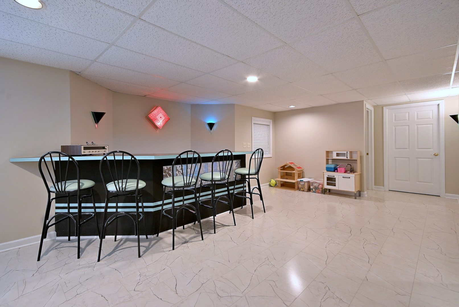 5681 River Park Drive, Libertyville, IL 60048