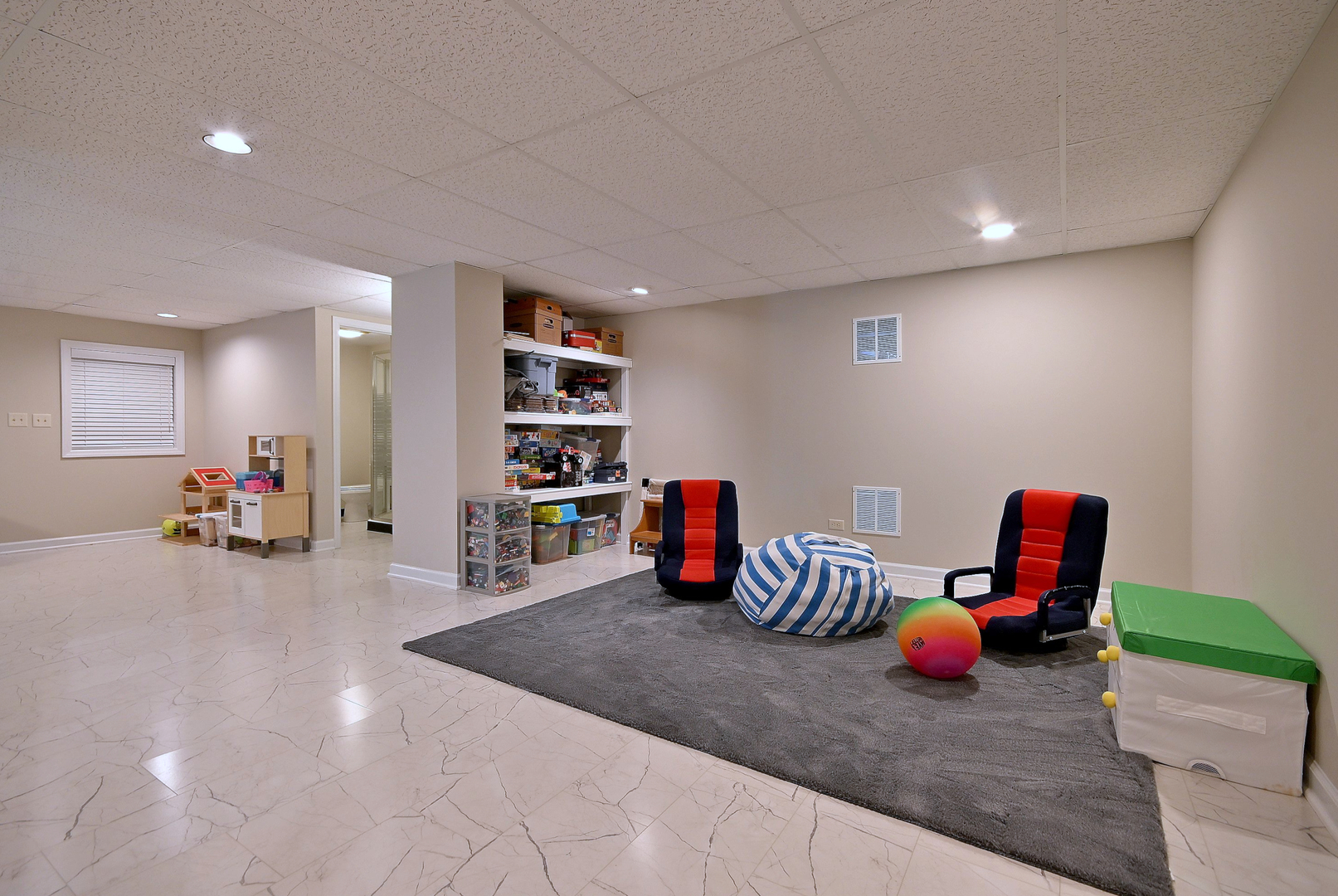 5681 River Park Drive, Libertyville, IL 60048