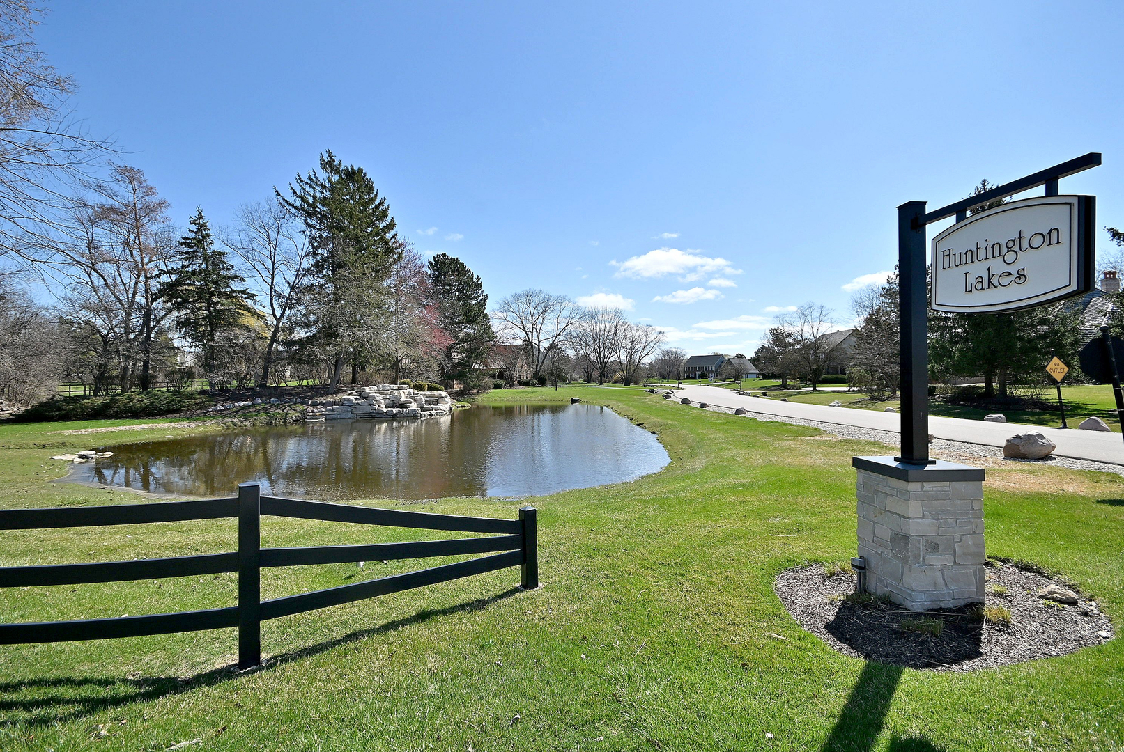 5681 River Park Drive, Libertyville, IL 60048