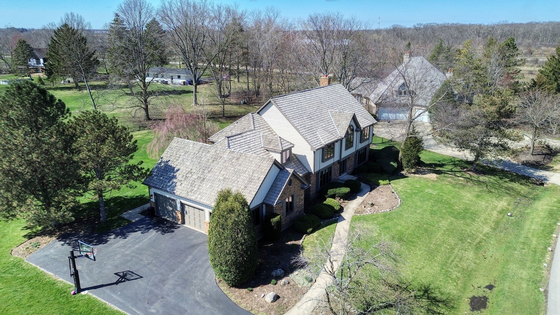 5681 River Park Drive, Libertyville, IL 60048