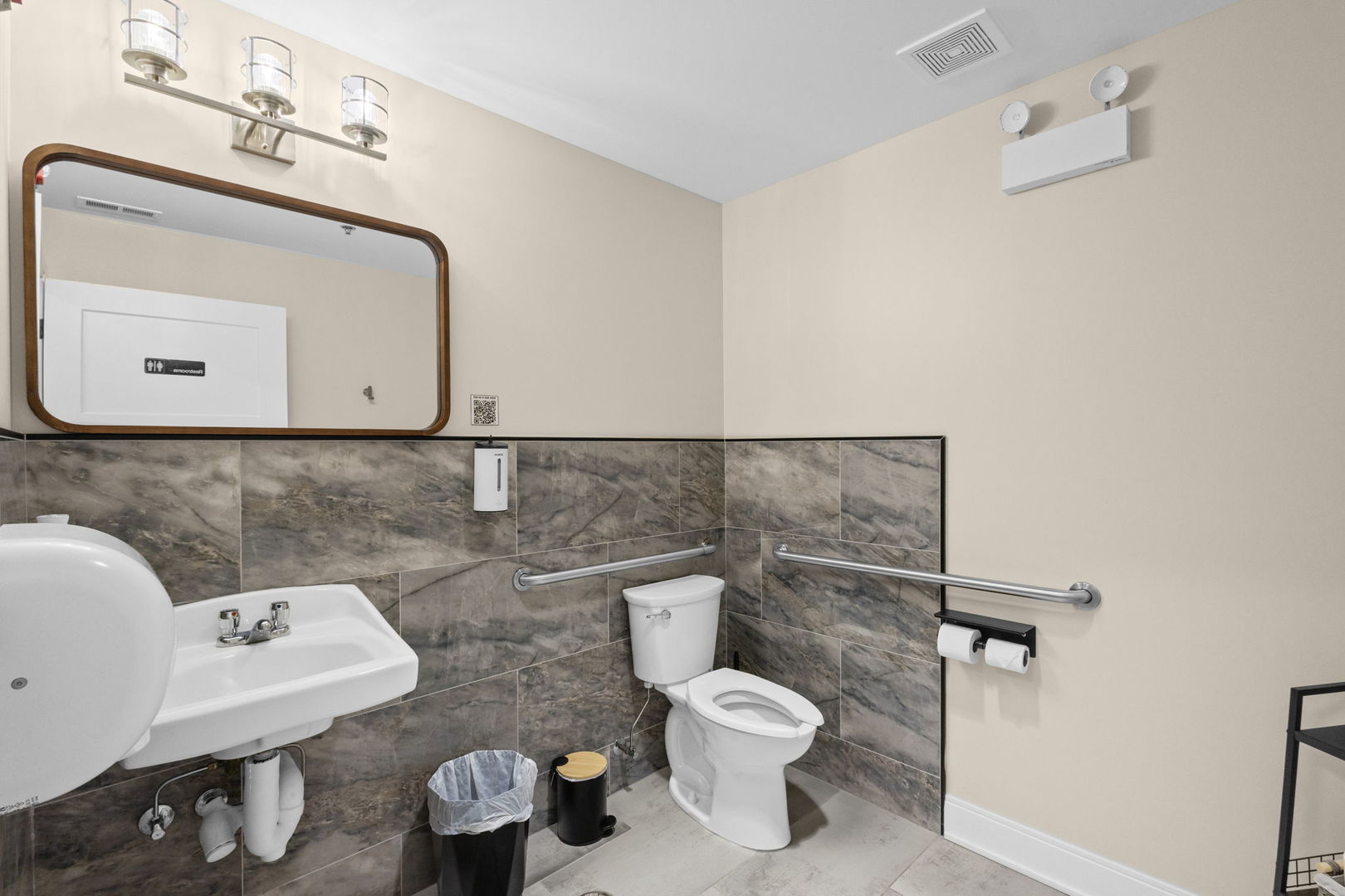 11240 W Laraway Road, Frankfort, IL 60423